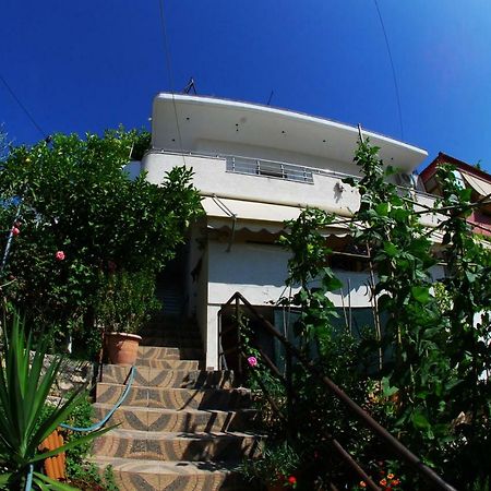 Rafail'S Apartment Sarandë Exterior foto