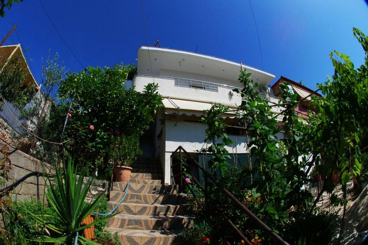 Rafail'S Apartment Sarandë Exterior foto